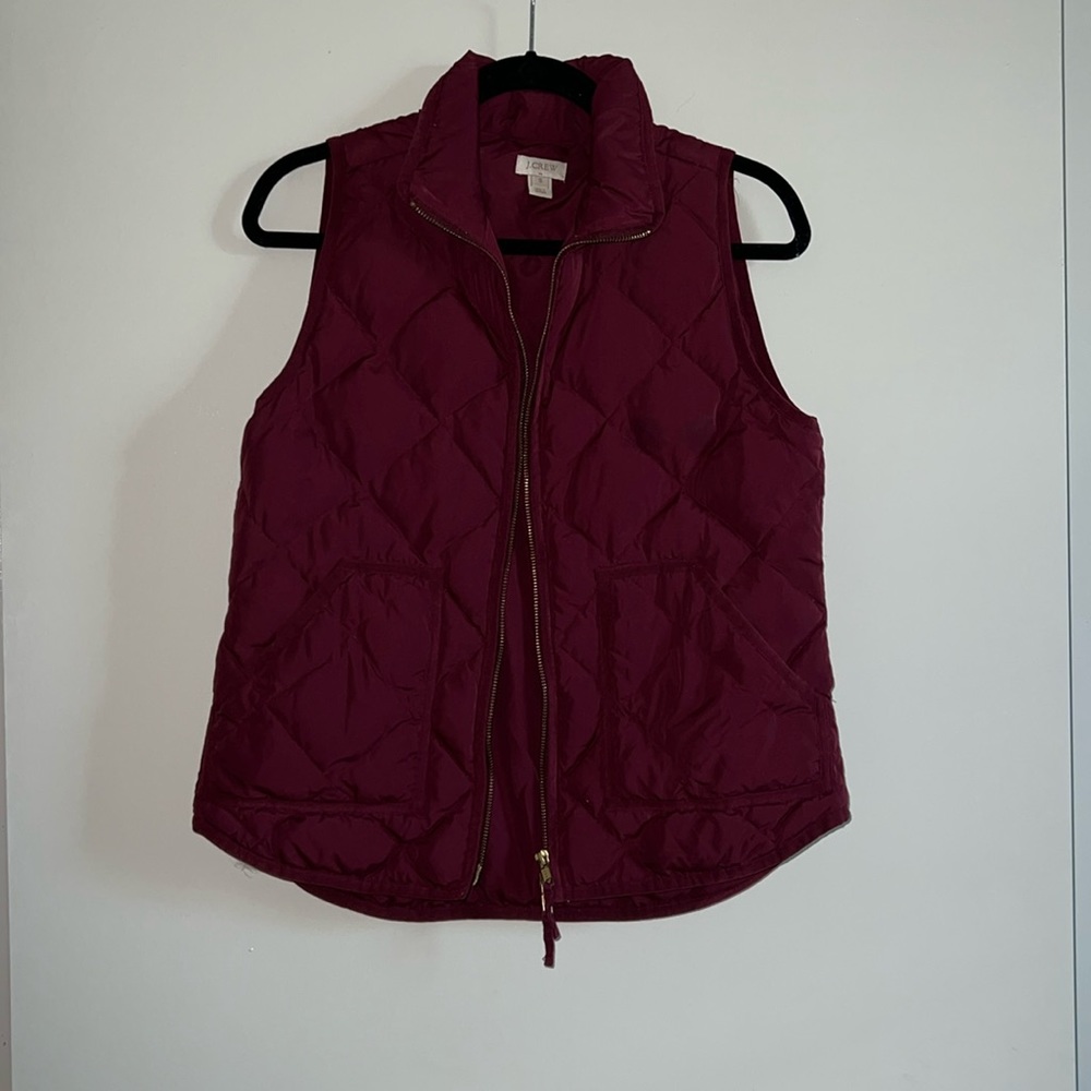 EUC. Maroon Puffer Vest
